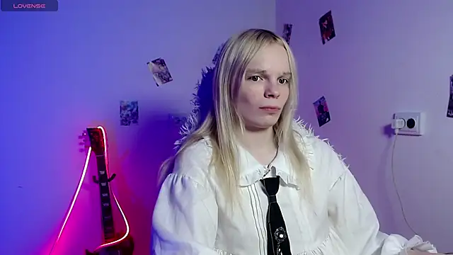 Snapshot of Emily_Nyaffee chatting on March 13, 5:19 pm Emily Nyaffee online show from March 13, 5:19 pm