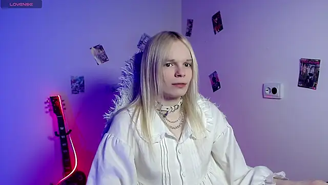 Snapshot of Emily_Nyaffee chatting on March 15, 7:09 pm Emily Nyaffee online show from March 15, 7:09 pm