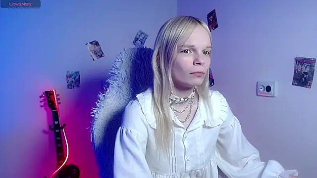 Snapshot of Emily_Nyaffee chatting on March 20, 4:28 am Emily Nyaffee online show from March 20, 4:28 am