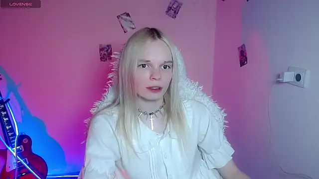 Snapshot of Emily_Nyaffee chatting on March 30, 9:16 pm Emily Nyaffee online show from March 30, 9:16 pm