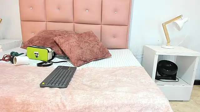 lhiamfit online show from November 9, 5:06 am