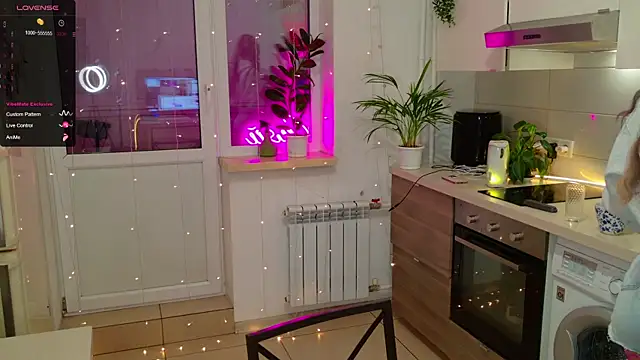 MissLovex online show from December 15, 9:35 am