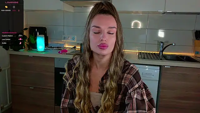 Snapshot of MissLovex chatting on March 18, 5:32 am MissLovex online show from March 18, 5:32 am