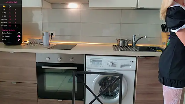 Snapshot of MissLovex chatting on April 14, 10:32 am MissLovex online show from April 14, 10:32 am