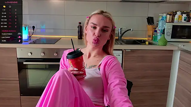 Snapshot of MissLovex chatting on April 15, 6:20 am MissLovex online show from April 15, 6:20 am