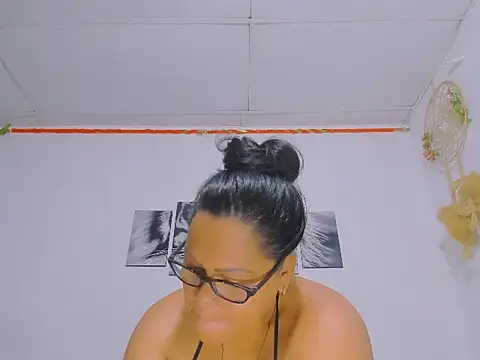 Alhelqueen online show from February 9, 8:40 am