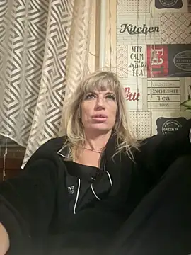 Snapshot of AlinaGrosu chatting on March 4, 9:43 pm AlinaGrosu online show from March 4, 9:43 pm
