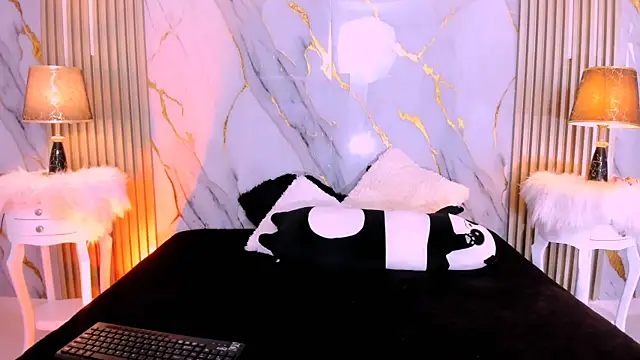 Snapshot of BeckyRusso chatting on October 17, 12:52 pm BeckyRusso online show from October 17, 12:52 pm