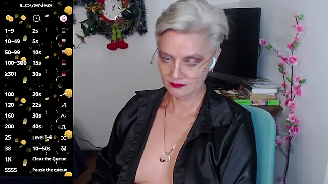 Snapshot of scarlett_paris22 chatting on January 4, 3:07 am scarlett paris22 online show from January 4, 3:07 am