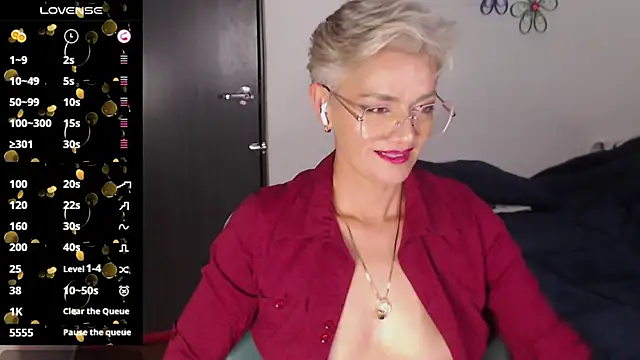 Snapshot of scarlett_paris22 chatting on January 12, 3:17 am scarlett paris22 online show from January 12, 3:17 am