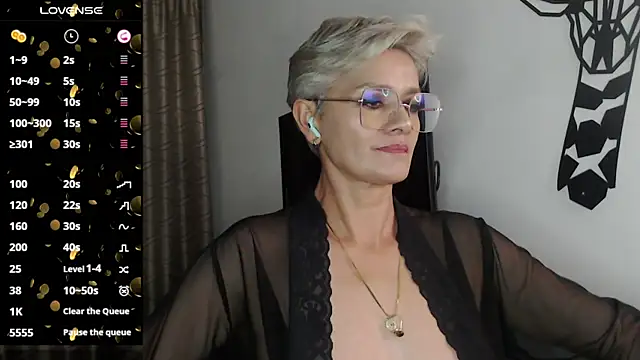 Snapshot of scarlett_paris22 chatting on January 18, 2:36 am scarlett paris22 online show from January 18, 2:36 am
