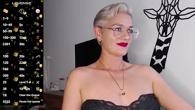 Snapshot of scarlett_paris22 chatting on February 6, 10:43 pm scarlett paris22 online show from February 6, 10:43 pm