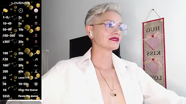 Snapshot of scarlett_paris22 chatting on February 11, 2:57 am scarlett paris22 online show from February 11, 2:57 am
