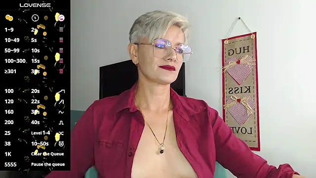 Snapshot of scarlett_paris22 chatting on February 12, 2:14 am scarlett paris22 online show from February 12, 2:14 am