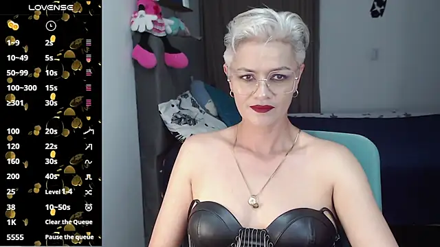 Snapshot of scarlett_paris22 chatting on February 18, 11:30 pm scarlett paris22 online show from February 18, 11:30 pm