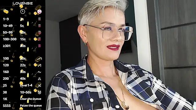 Snapshot of scarlett_paris22 chatting on February 21, 11:21 pm scarlett paris22 online show from February 21, 11:21 pm