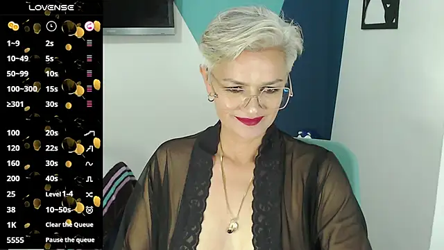 Snapshot of scarlett_paris22 chatting on March 6, 2:30 am scarlett paris22 online show from March 6, 2:30 am