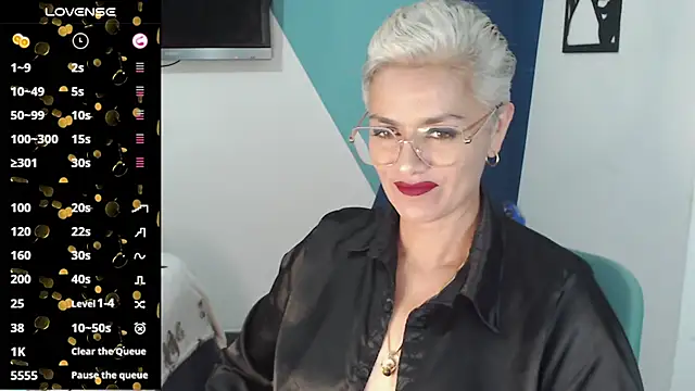 Snapshot of scarlett_paris22 chatting on March 8, 12:22 am scarlett paris22 online show from March 8, 12:22 am