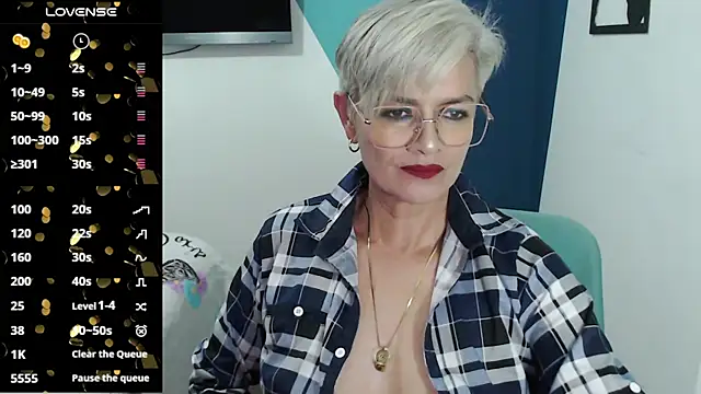 Snapshot of scarlett_paris22 chatting on March 11, 12:00 am scarlett paris22 online show from March 11, 12:00 am