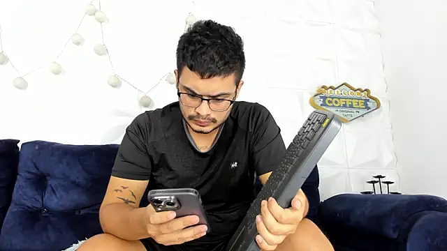 Snapshot of willy_colombia chatting on January 23, 1:51 am willy colombia online show from January 23, 1:51 am