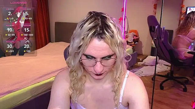 Lori Myaf online show from November 18, 2:54 pm