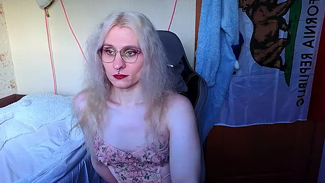 Snapshot of Lori_Myaf chatting on March 18, 3:15 pm Lori Myaf online show from March 18, 3:15 pm