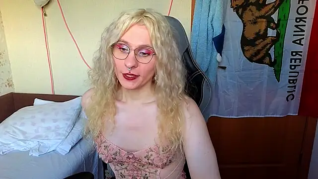 Snapshot of Lori_Myaf chatting on March 21, 3:37 pm Lori Myaf online show from March 21, 3:37 pm