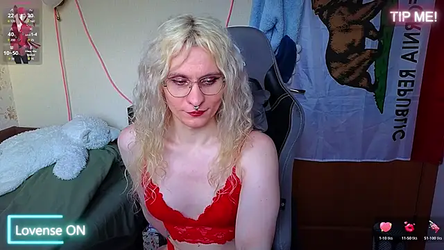 Snapshot of Lori_Myaf chatting on April 7, 3:45 pm Lori Myaf online show from April 7, 3:45 pm