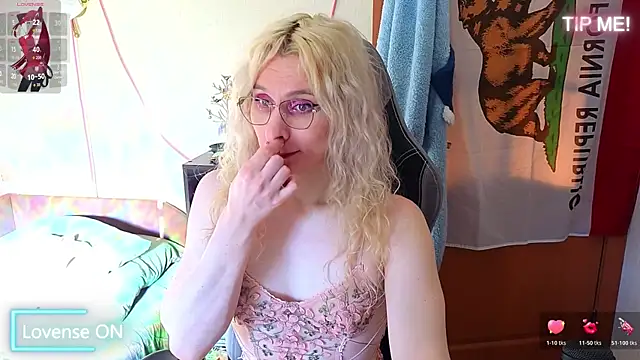 Snapshot of Lori_Myaf chatting on April 9, 1:49 pm Lori Myaf online show from April 9, 1:49 pm