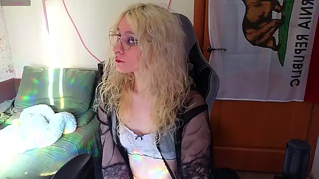 Snapshot of Lori_Myaf chatting on April 14, 2:12 pm Lori Myaf online show from April 14, 2:12 pm