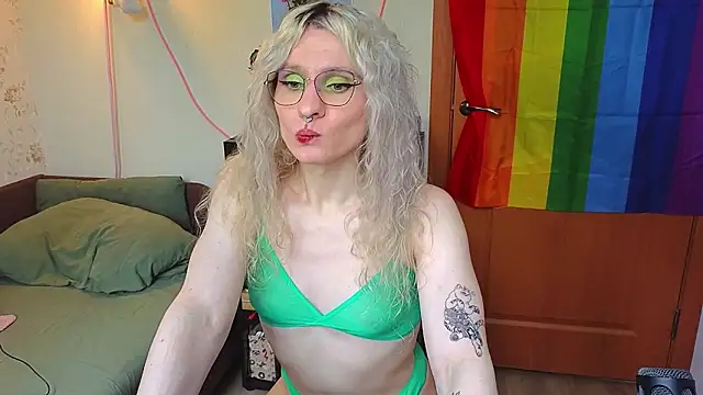 Snapshot of Lori_Myaf chatting on June 1, 1:13 pm Lori Myaf online show from June 1, 1:13 pm