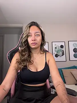 DianaHopson online show from November 4, 10:47 am