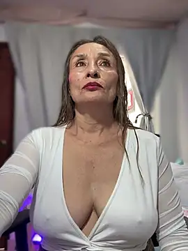lilian prada online show from July 25, 8:28 pm