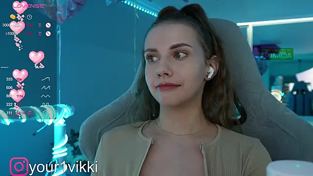 Snapshot of Vikki_Cheese chatting on December 10, 10:05 pm Vikki Cheese online show from December 10, 10:05 pm