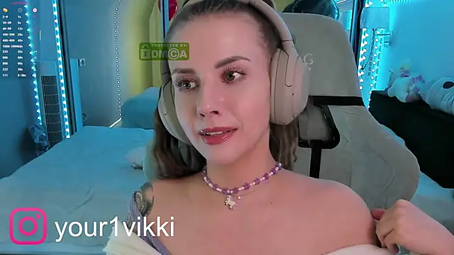 Snapshot of Vikki_Cheese chatting on February 13, 10:43 pm Vikki Cheese online show from February 13, 10:43 pm