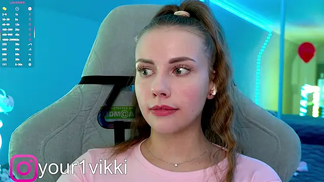 Snapshot of Vikki_Cheese chatting on February 18, 11:19 pm Vikki Cheese online show from February 18, 11:19 pm