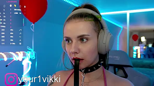 Snapshot of Vikki_Cheese chatting on March 4, 11:43 pm Vikki Cheese online show from March 4, 11:43 pm