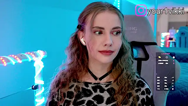 Snapshot of Vikki_Cheese chatting on November 10, 7:57 pm Vikki Cheese online show from November 10, 7:57 pm