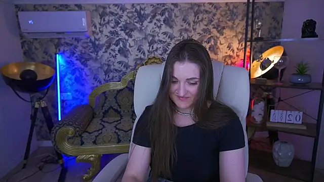 EmmyCharmm online show from August 3, 9:04 am