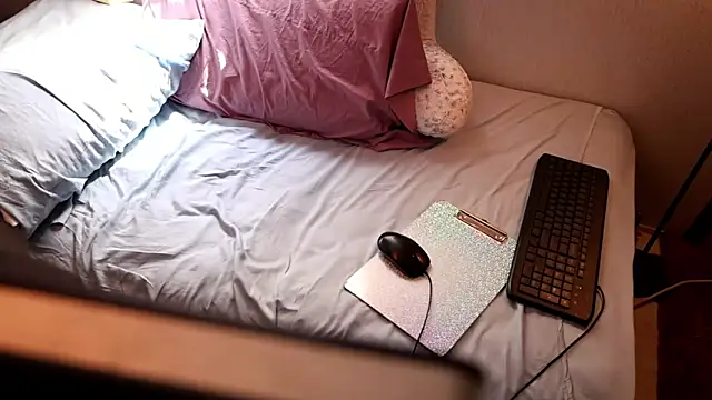 Snapshot of xxpixeyxx chatting on September 23, 6:22 pm xxpixeyxx online show from September 23, 6:22 pm