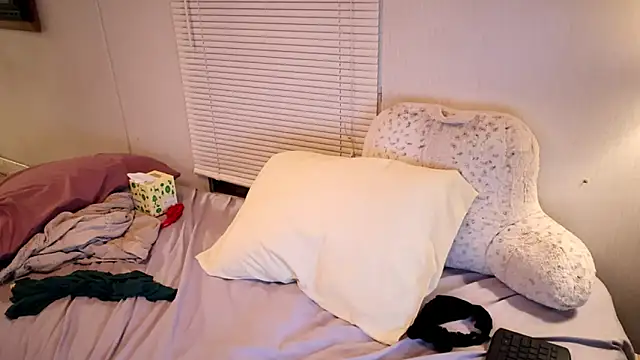 Snapshot of xxpixeyxx chatting on September 30, 3:33 am xxpixeyxx online show from September 30, 3:33 am