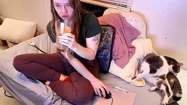 Snapshot of xxpixeyxx chatting on October 9, 8:23 am xxpixeyxx online show from October 9, 8:23 am