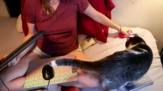 Snapshot of xxpixeyxx chatting on October 13, 2:44 am xxpixeyxx online show from October 13, 2:44 am