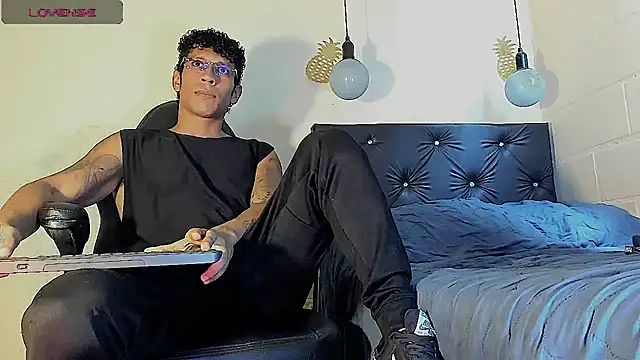 FuckHardlove online show from March 2, 6:19 pm