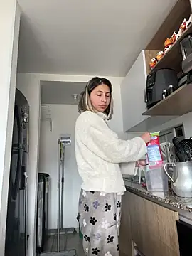 Ameellie online show from February 1, 5:00 pm