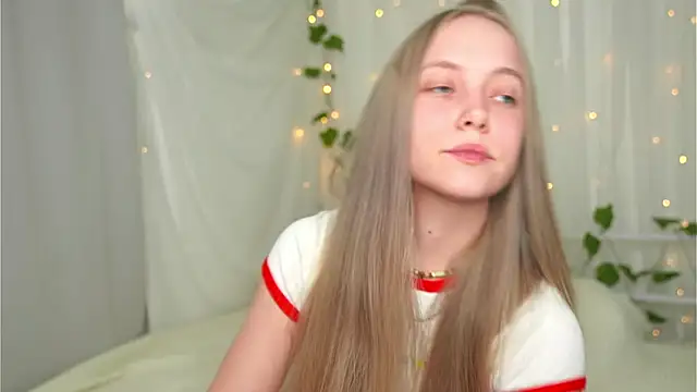 Snapshot of _Appr0ved_ chatting on March 23, 7:42 am Appr0ved online show from March 23, 7:42 am