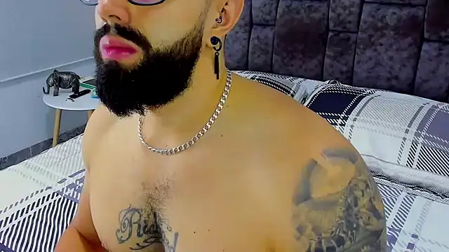 Snapshot of Zack_Froone chatting on January 21, 3:10 pm Zack Froone online show from January 21, 3:10 pm