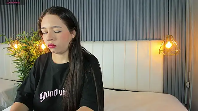 SaraRiley online show from December 4, 10:40 pm