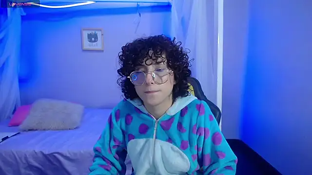 little  amy  online show from December 21, 8:54 pm