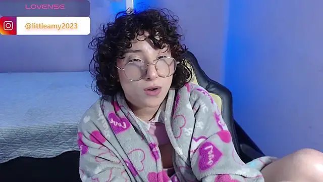little  amy  online show from January 30, 1:11 am